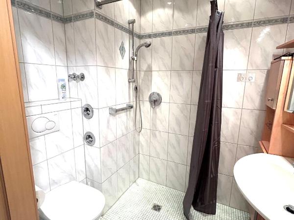 Park-Residenz Isernhagen : photo 8 de la chambre appartement 2 chambres avec balcon