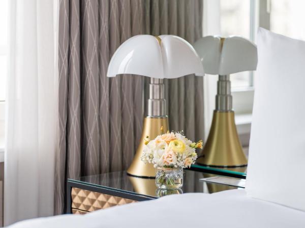 Mandarin Oriental, Geneva : photo 6 de la chambre suite d'angle lit king-size avec vue sur la rivière