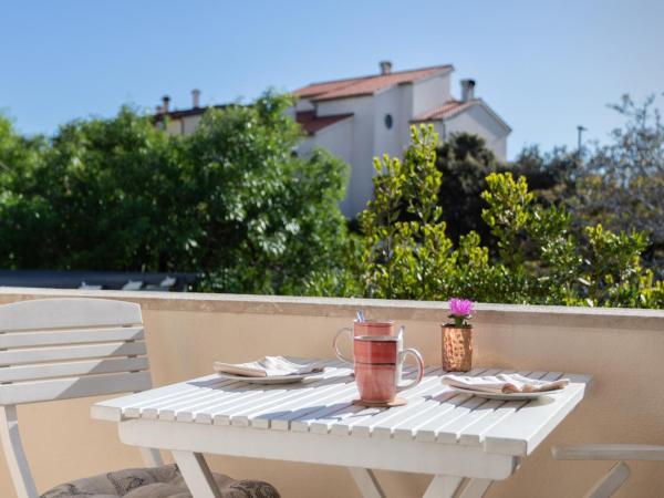 Poolside Stone Residences - Marina Bok : photo 6 de la chambre studio