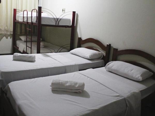 HOTEL CENTRAL DE FORTALEZA : photo 5 de la chambre chambre familiale avec salle de bains privative