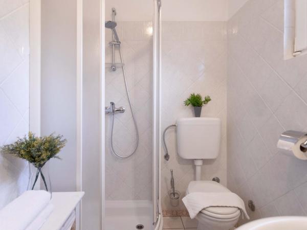 Poolside Stone Residences - Marina Bok : photo 5 de la chambre studio avec terrasse