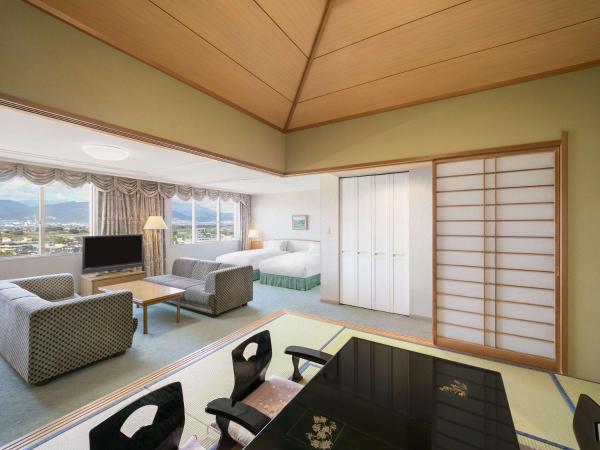 Mercure Nagano Matsushiro Resort & Spa : photo 1 de la chambre japanese-western style classic junior suite room - mountain view