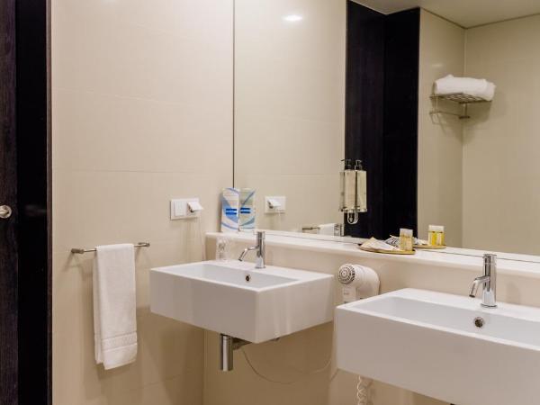 Axis Viana Business & SPA Hotel : photo 8 de la chambre chambre double ou lits jumeaux (2 adultes + 1 enfant)