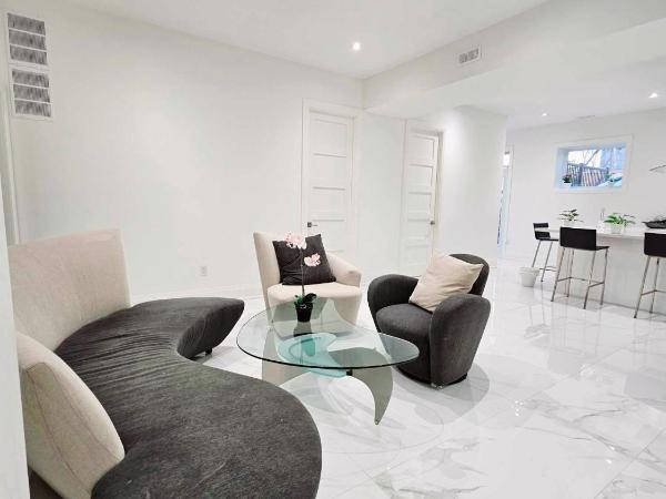 Comfortable Room in Toronto next to Yorkdale mall : photo 8 de la chambre chambre familiale standard