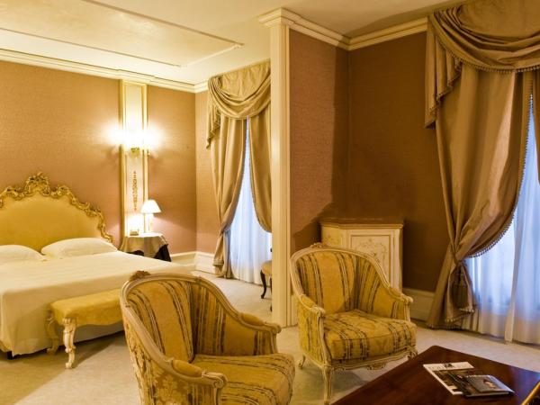 Ca' Sagredo Hotel : photo 2 de la chambre suite deluxe - vue latérale sur grand canal