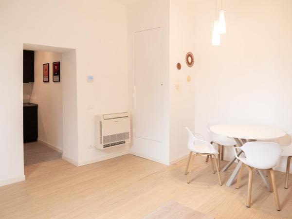 Palazzo delle Guglie - Residenze : photo 9 de la chambre appartement 1 chambre supérieur avec balcon