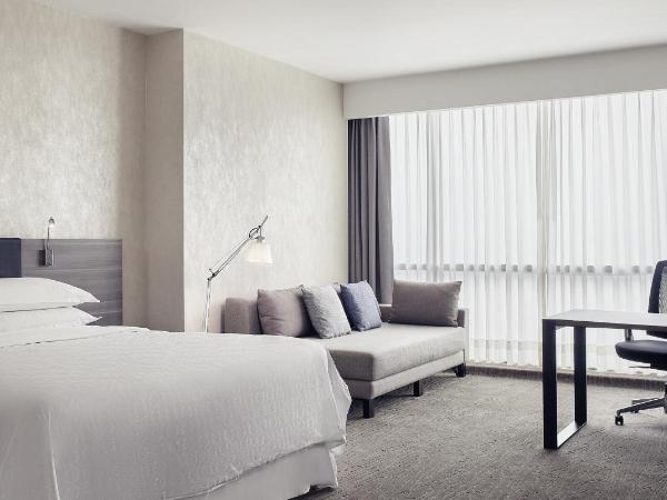 Wyndham Monterrey Ambassador Centro : photo 6 de la chambre chambre lit king-size deluxe - non-fumeurs