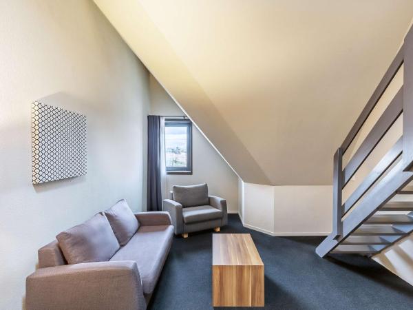 Best Western Hotel Atrium Valence : photo 6 de la chambre chambre lit queen-size supérieure avec mezzanine et canapé