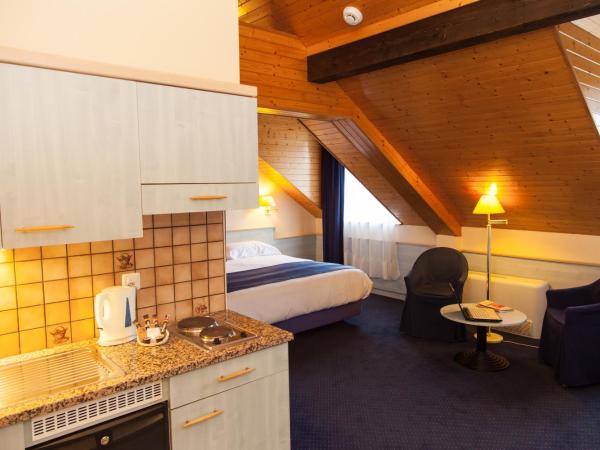 Hotel Montbrillant : photo 8 de la chambre chambre double suprieure avec kitchenette