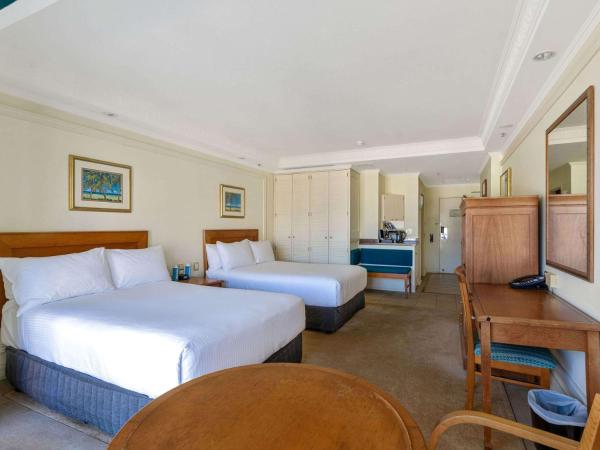Pullman Cairns International : photo 4 de la chambre chambre lits jumeaux classique - vue sur ville et montagne
