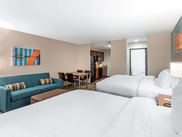 MainStay Suites Denver International Airport : photo 3 de la chambre suite avec 2 lits queen-size et canapé-lit - non-fumeurs