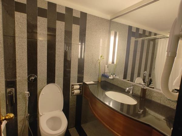 Hotel Marine Plaza : photo 4 de la chambre sea facing room - 2 single beds