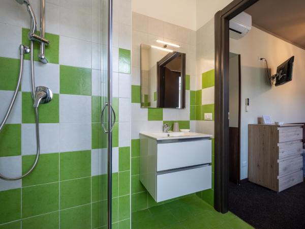 NUOVA RESIDENZA ROMEO - Affittacamere : photo 2 de la chambre chambre double avec salle de bains privative