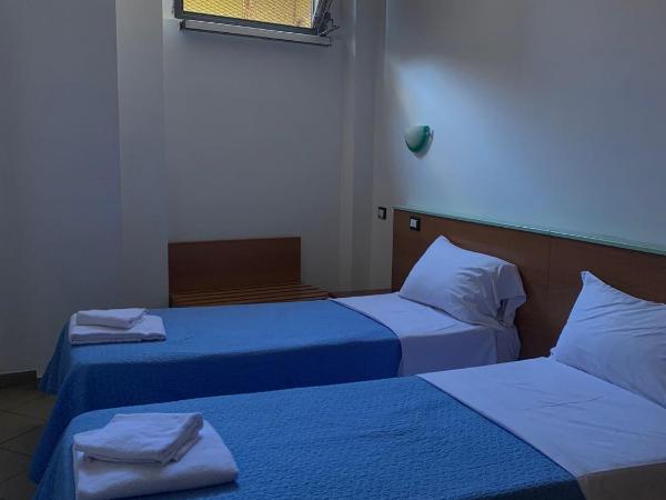 Hotel Mercurio : photo 5 de la chambre chambre lits jumeaux