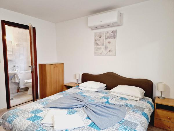 Balaton Panzió Füred : photo 8 de la chambre chambre familiale avec salle de bains