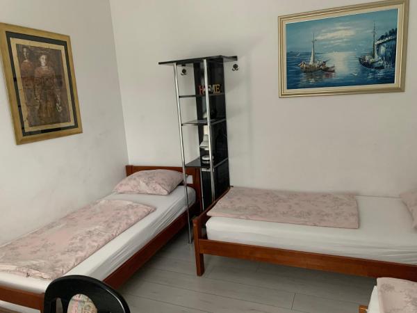 Leptir : photo 9 de la chambre chambre quadruple Économique avec salle de bains commune