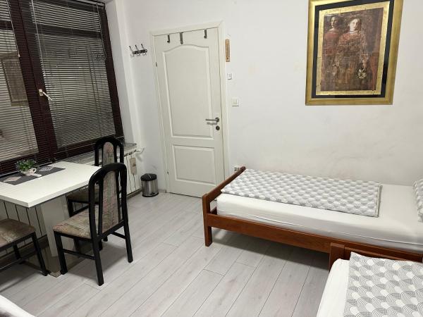 Leptir : photo 6 de la chambre chambre quadruple Économique avec salle de bains commune