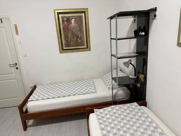 Leptir : photo 8 de la chambre chambre quadruple Économique avec salle de bains commune