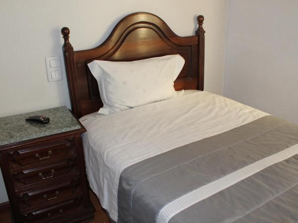 Residencia Vale Formoso : photo 2 de la chambre chambre double avec salle de bains privative extérieure