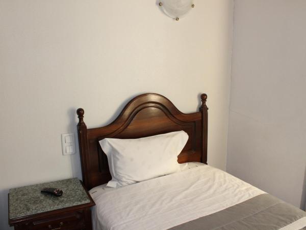 Residencia Vale Formoso : photo 3 de la chambre chambre double avec salle de bains privative extérieure