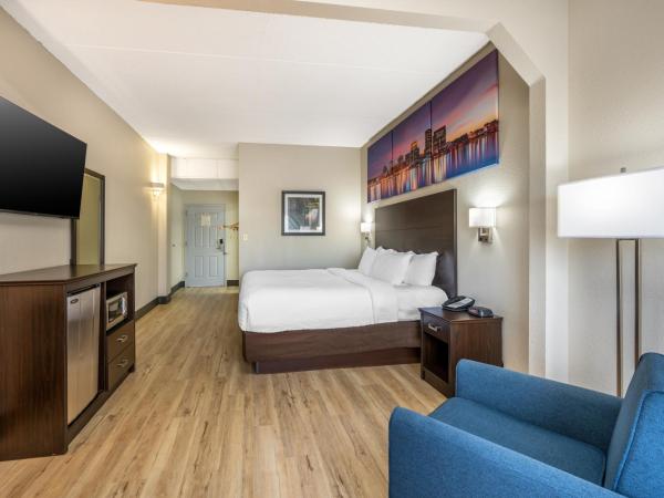 Clarion Pointe Louisville East : photo 6 de la chambre chambre lit king-size - non-fumeurs