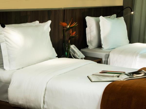 BH Raja Hotel : photo 8 de la chambre chambre lits jumeaux deluxe
