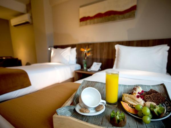 BH Raja Hotel : photo 10 de la chambre chambre lits jumeaux deluxe