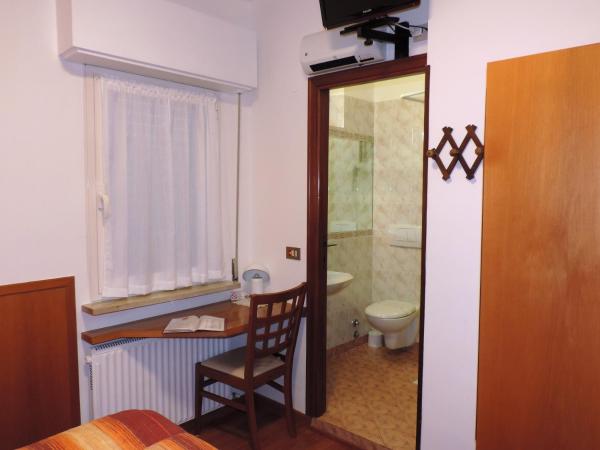 Hotel Signa : photo 5 de la chambre chambre double Économique