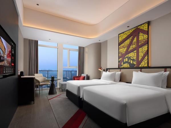 Radisson Red Guangzhou South Railway Station-Canton Fair free shuttle bus & designated license points & Free VPN network : photo 1 de la chambre chambre lits jumeaux supérieure