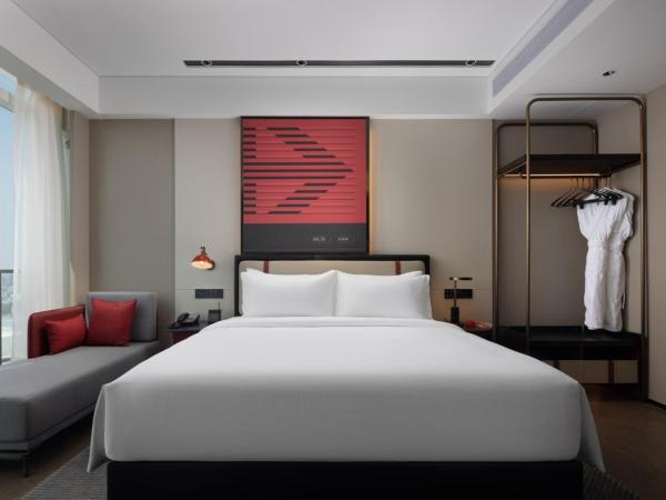 Radisson Red Guangzhou South Railway Station-Canton Fair free shuttle bus & designated license points & Free VPN network : photo 2 de la chambre chambre lit queen-size deluxe