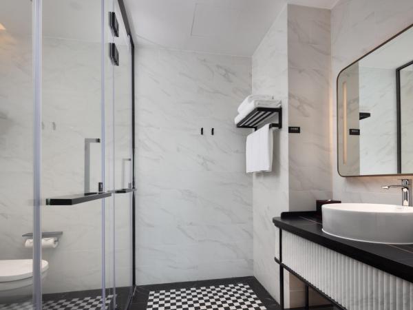 Radisson Red Guangzhou South Railway Station-Canton Fair free shuttle bus & designated license points & Free VPN network : photo 5 de la chambre chambre familiale