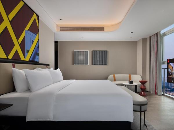 Radisson Red Guangzhou South Railway Station-Canton Fair free shuttle bus & designated license points & Free VPN network : photo 5 de la chambre suite - vue sur ville