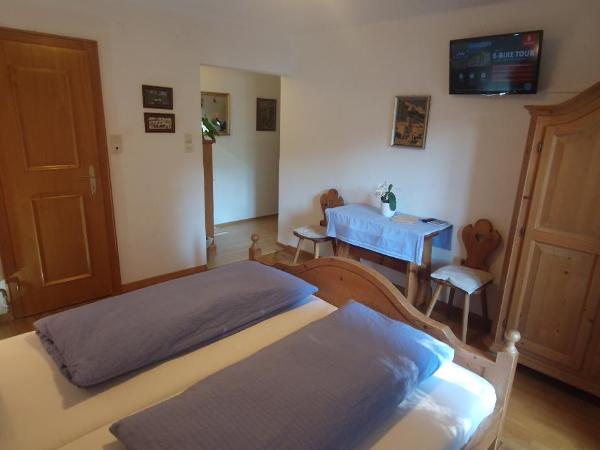 Pension Haus Christl : photo 1 de la chambre chambre double avec balcon