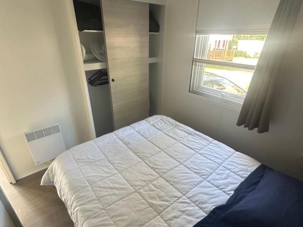 camping 4 Etoiles A ST JEANS-DE-MONTS Mobil home 4à6 pers : photo 9 de la chambre mobile home