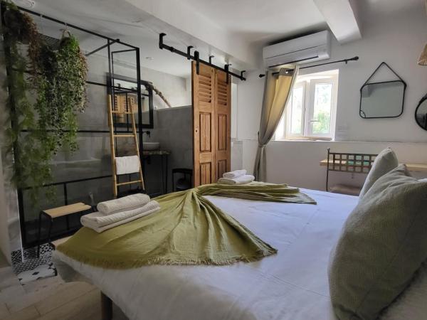 Hôtel Auberge Provençale : photo 9 de la chambre chambre double deluxe