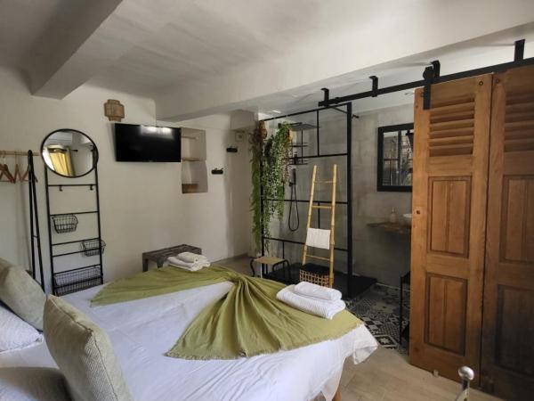 Hôtel Auberge Provençale : photo 8 de la chambre chambre double deluxe