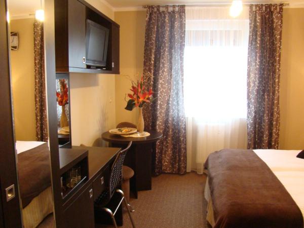 Apart A2 Bezobsługowy 24h Poznań : photo 3 de la chambre chambre triple avec salle de bains privative