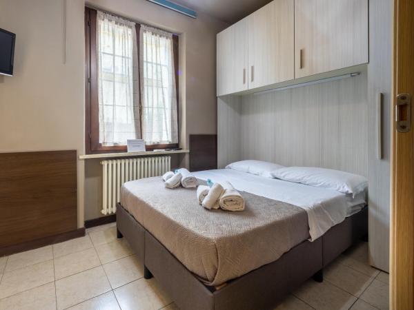 NUOVA RESIDENZA ROMEO - Affittacamere : photo 2 de la chambre chambre double avec salle de bains privative