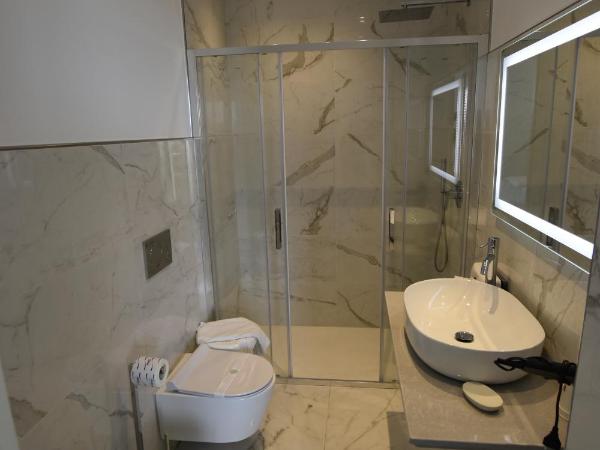 Hotel Condor : photo 7 de la chambre chambre double/lits jumeaux avec vue partielle sur mer