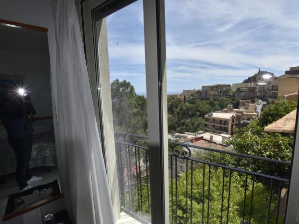 Hotel Condor : photo 4 de la chambre chambre double/lits jumeaux avec vue partielle sur mer