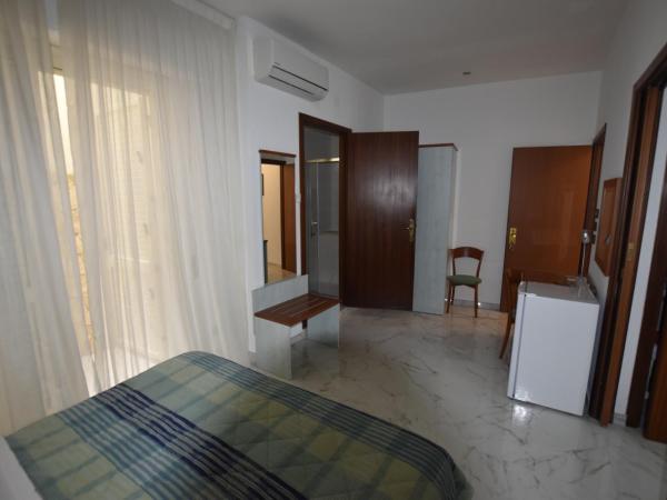 Hotel Condor : photo 9 de la chambre chambre familiale (2 adultes et 2 enfants)