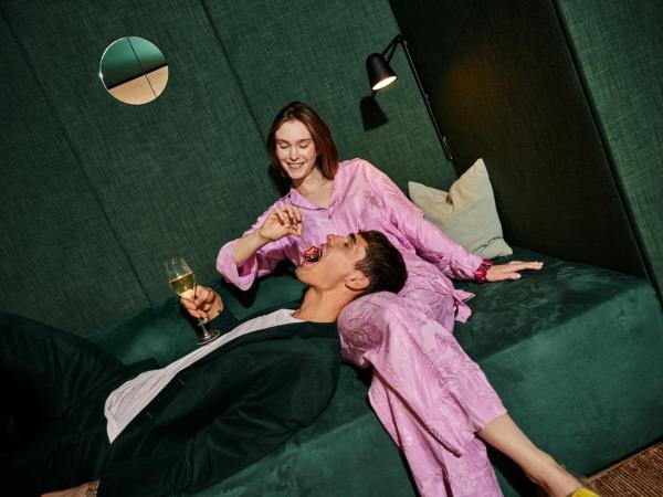 HERMITAGE Lake Lucerne - Beach Club & Lifestyle Hotel : photo 8 de la chambre hébergement design avec balcon - vue sur lac