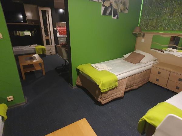 Apart A2 Bezobsługowy 24h Poznań : photo 2 de la chambre chambre familiale