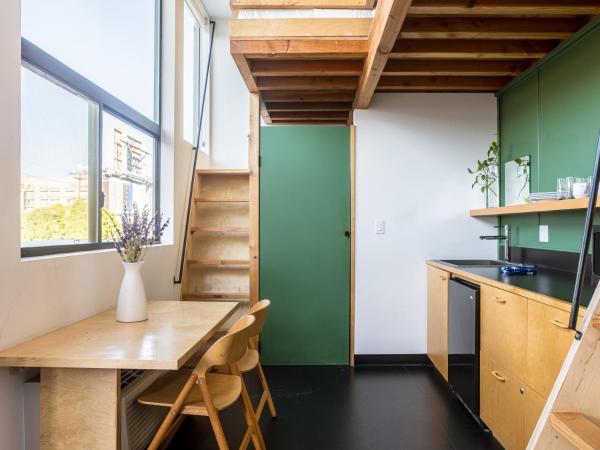 Abpopa Hillcrest : photo 1 de la chambre chambre triple avec balcon