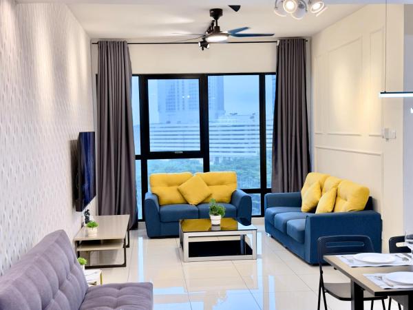 MidValley Southkey Mosaic 6-9pax Netflix-SmartTV70inch : photo 1 de la chambre appartement 2 chambres