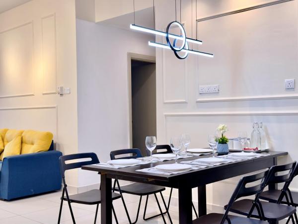 MidValley Southkey Mosaic 6-9pax Netflix-SmartTV70inch : photo 7 de la chambre appartement 2 chambres