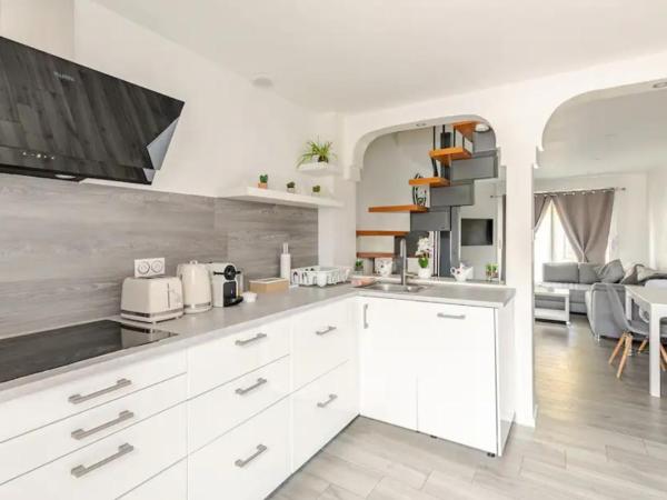 Maisonnette avec terrasse : photo 10 de la chambre suite familiale