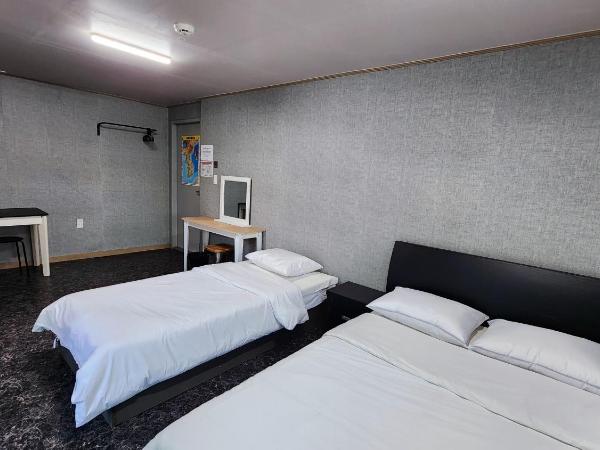 1012 House Namsan : photo 7 de la chambre chambre triple