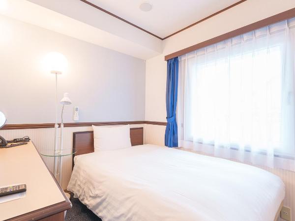 Toyoko Inn Shin-Osaka-eki Higashi-guchi : photo 1 de la chambre chambre simple - non-fumeurs
