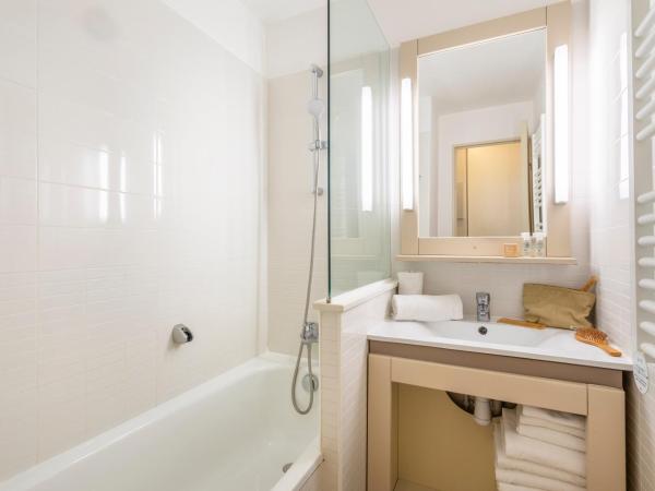 Résidence Pierre & Vacances L'Anse De Pramousquier : photo 8 de la chambre appartement supérieur 1 chambre avec coin nuit dans alcôve, climatisation et terrasse ou balcon (6 personnes)